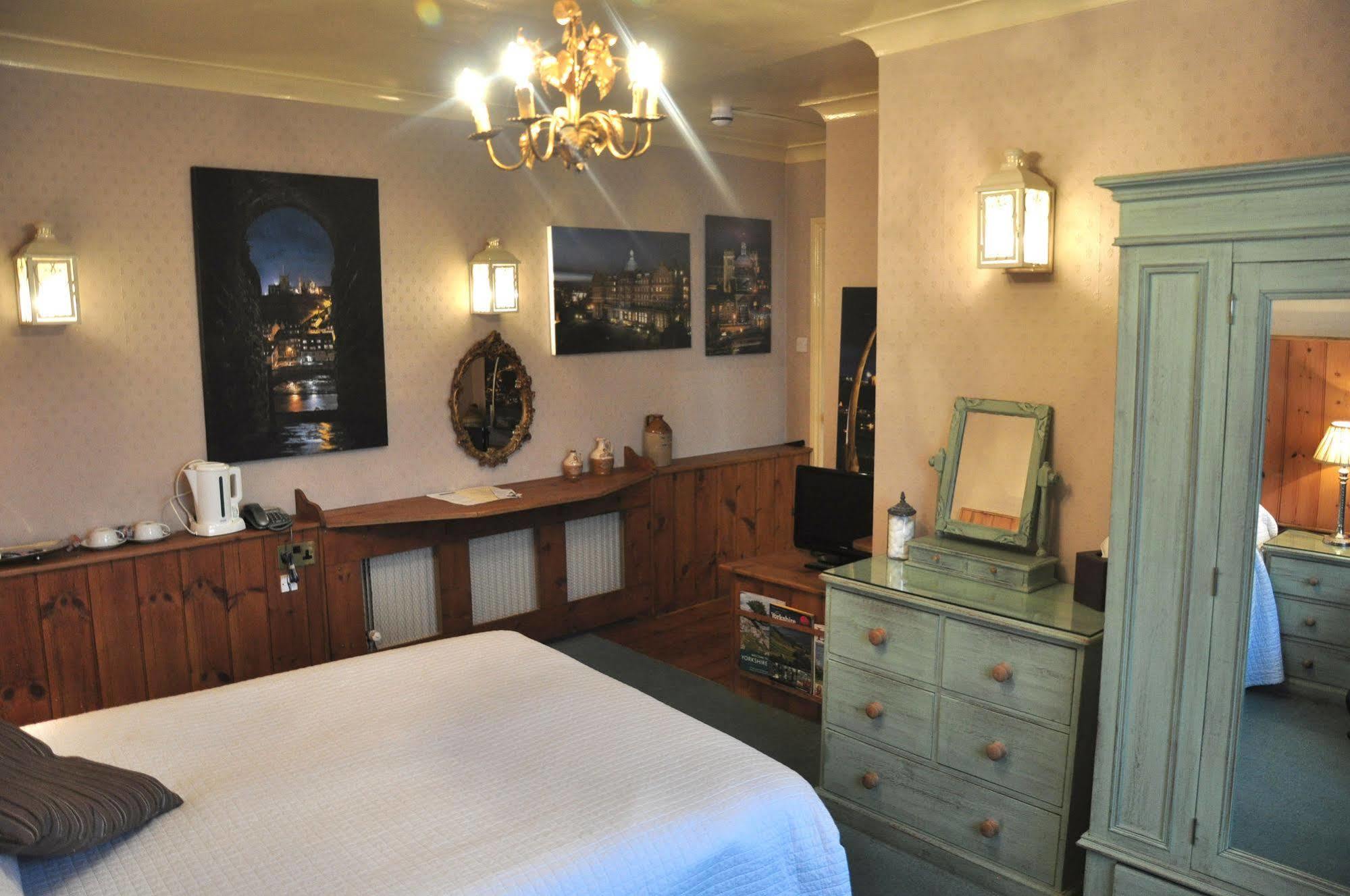 The At Cheltenham Parade Hotel Harrogate